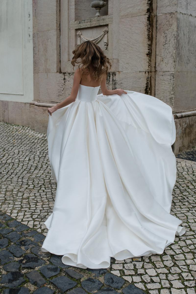Abella by Allure "Adelina" Bridal Gown E457 - Image 8